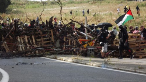 Manifestation contre l' A69 5 juillet 2025 dans le Tarn chateau de Scopont